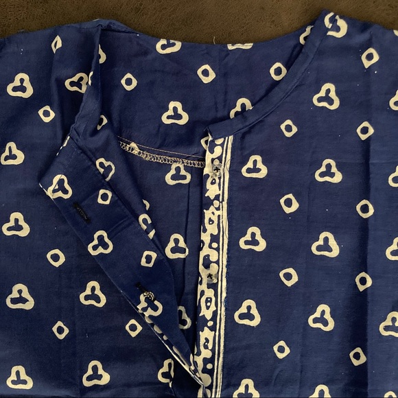 Woman’s Batik - Picture 2 of 3